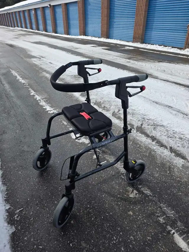 Nexus walker rollator