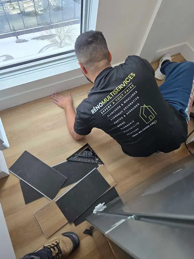 Installateur de plancher vinyle clic