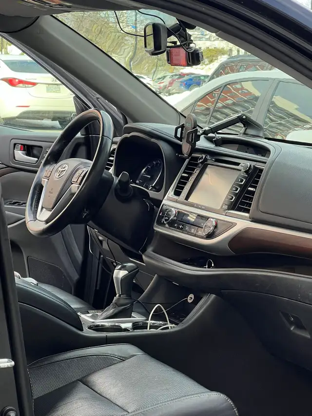 Toyota Highlander 2016 Limited, Good Condition - Photo 4
