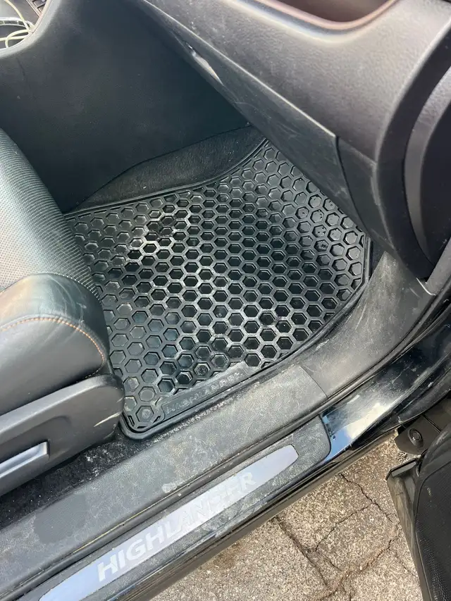 Toyota Highlander 2016 Limited, Good Condition - Photo 6