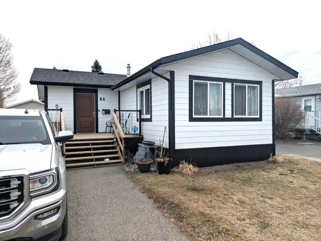 Manufactured Home FOR SALE in Coaldale - Complete Renovation - Photo 2