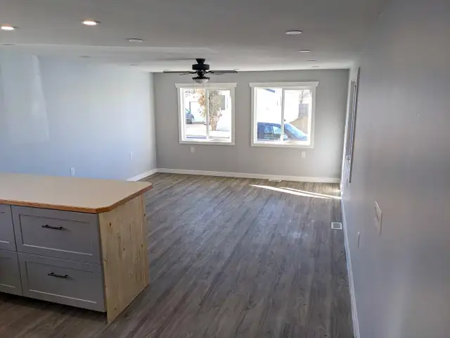 Manufactured Home FOR SALE in Coaldale - Complete Renovation - Photo 5