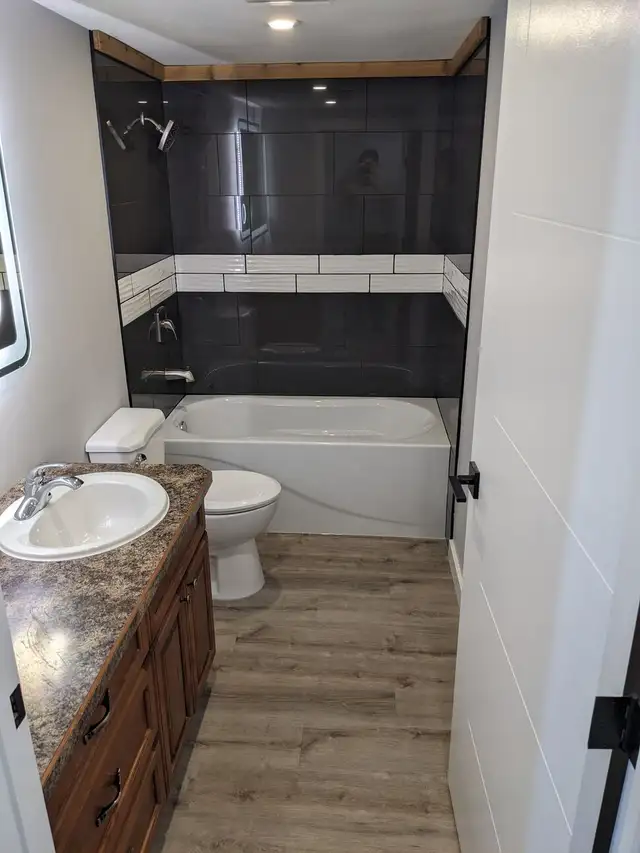 Manufactured Home FOR SALE in Coaldale - Complete Renovation - Photo 6