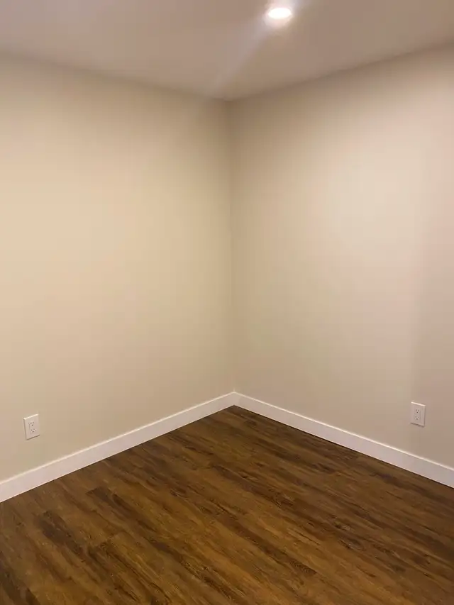 NEW RENOD 2BR Bsmt-new ktchn/bath/flr exclusive fncd yrd/Pet-OK - Photo 5