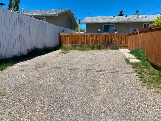 NEW RENOD 2BR Bsmt-new ktchn/bath/flr exclusive fncd yrd/Pet-OK - Photo 17