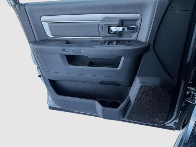 2023 RAM 1500 Classic SLT SLT | Save $ 30,252 vs New - Photo 15