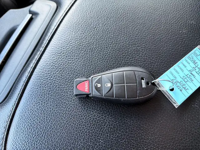 2023 RAM 1500 Classic SLT SLT | Save $ 30,252 vs New - Photo 18