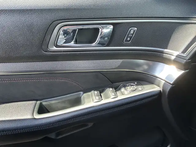 2018 Ford Explorer XLT 4WD/NAVIGATION/B.CAM/PANO ROOF/7-PASS/FIN - Photo 32