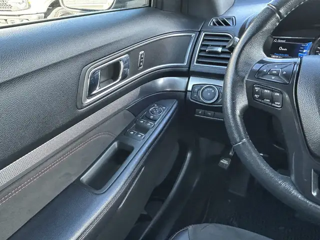2018 Ford Explorer XLT 4WD/NAVIGATION/B.CAM/PANO ROOF/7-PASS/FIN - Photo 33