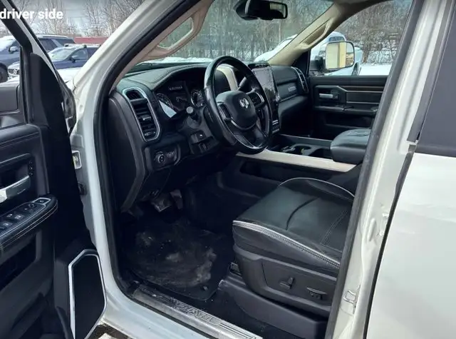 2022 Ram 3500 Laramie Crew Cab 4WD | 6.7L Cummins | Heated - Photo 3
