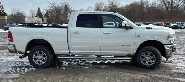 2022 Ram 3500 Laramie Crew Cab 4WD | 6.7L Cummins | Heated - Photo 4