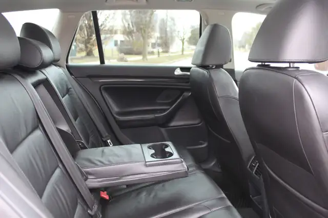 2014 Volkswagen Golf Wagon 4dr Automatic Wolfsburg Edition - Photo 11