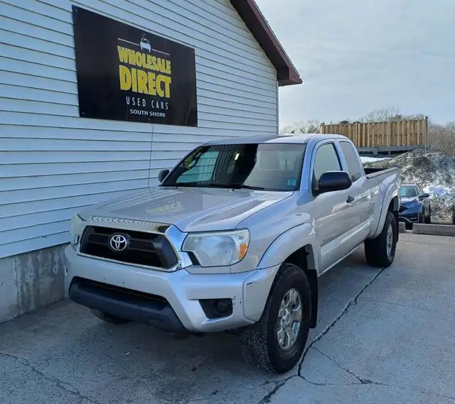 2012 Toyota Tacoma 2.7L 4Cyl 4x4 Automatic with Hitch