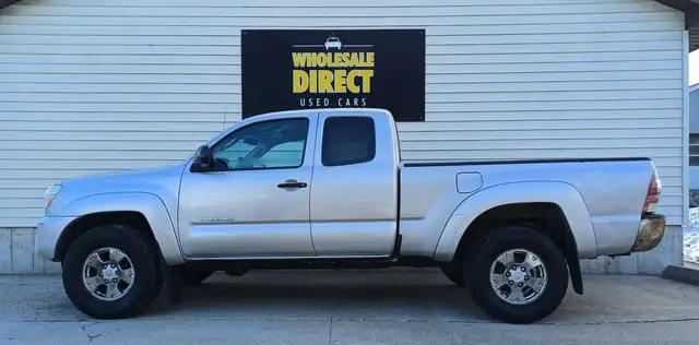 2012 Toyota Tacoma 2.7L 4Cyl 4x4 Automatic with Hitch - Photo 3