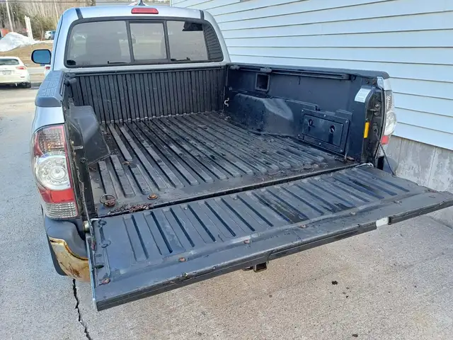 2012 Toyota Tacoma 2.7L 4Cyl 4x4 Automatic with Hitch - Photo 5