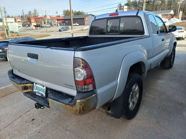 2012 Toyota Tacoma 2.7L 4Cyl 4x4 Automatic with Hitch - Photo 6