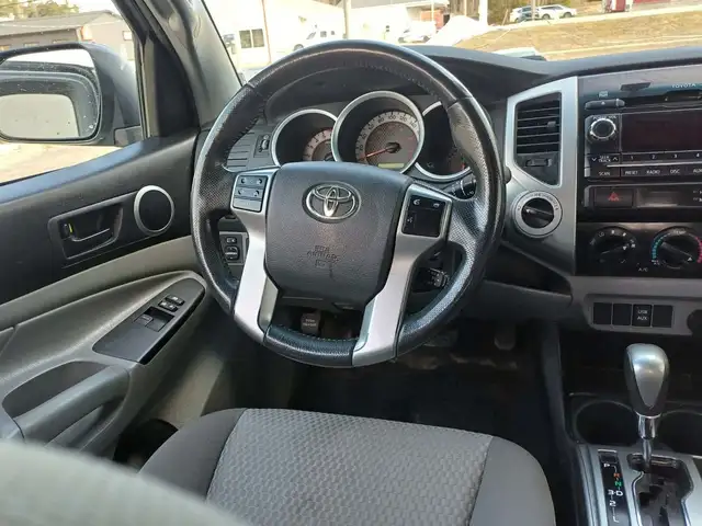 2012 Toyota Tacoma 2.7L 4Cyl 4x4 Automatic with Hitch - Photo 10