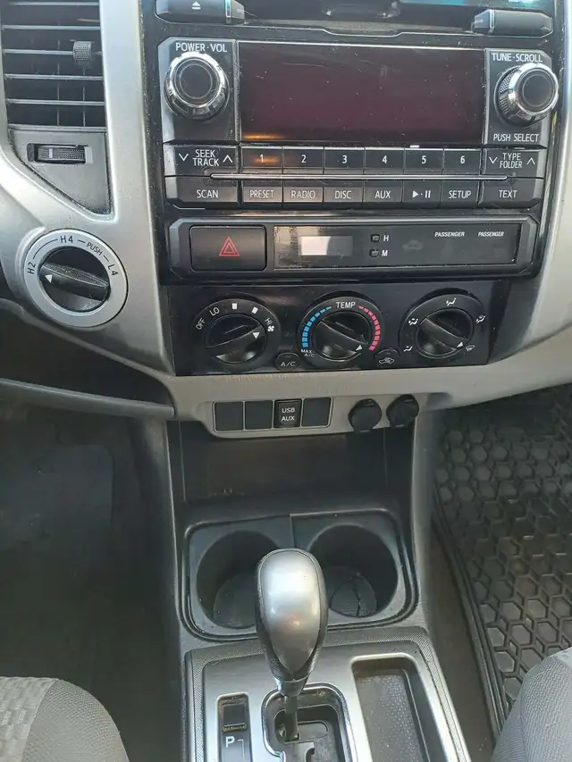 2012 Toyota Tacoma 2.7L 4Cyl 4x4 Automatic with Hitch - Photo 11