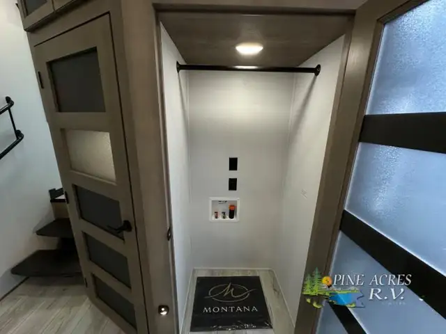 2025 Keystone RV Montana 3781RL ( FULL BODY PAINT) - Photo 27