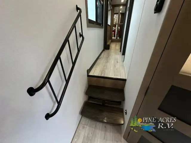 2025 Keystone RV Montana 3781RL ( FULL BODY PAINT) - Photo 28