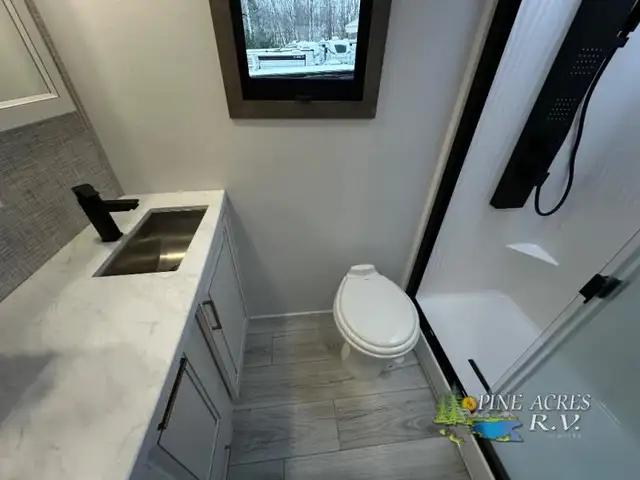 2025 Keystone RV Montana 3781RL ( FULL BODY PAINT) - Photo 37