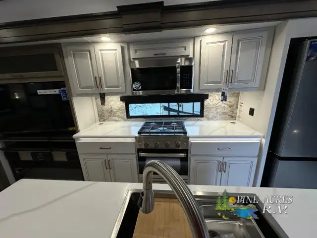 2025 Keystone RV Montana 3781RL ( FULL BODY PAINT) - Photo 40