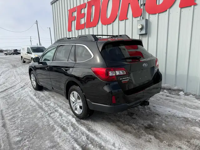2017 Subaru Outback 2.5i AWD - Photo 2