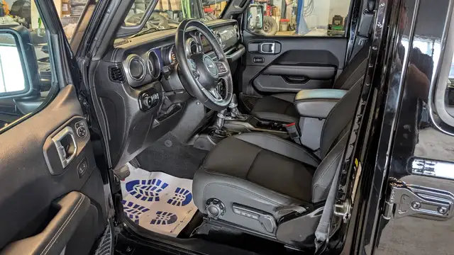 2021 Jeep Wrangler Unlimited - Photo 12