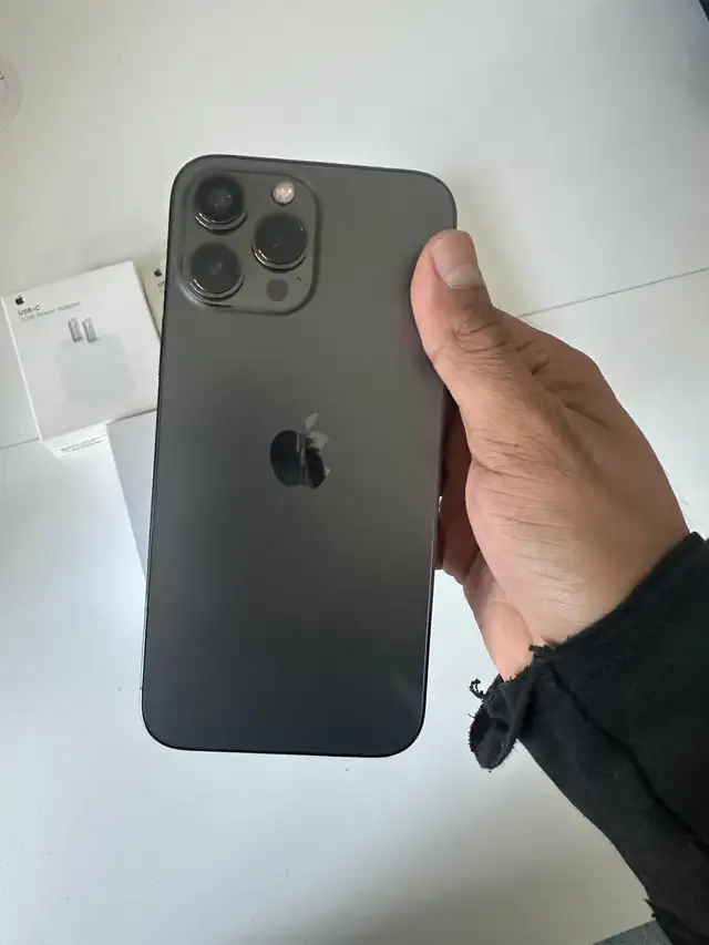 iPhone 13 Pro Max 256GB AirPods & Fast Charger - Photo 2