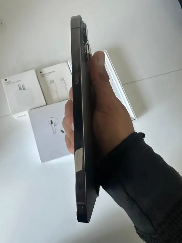 iPhone 13 Pro Max 256GB AirPods & Fast Charger - Photo 3