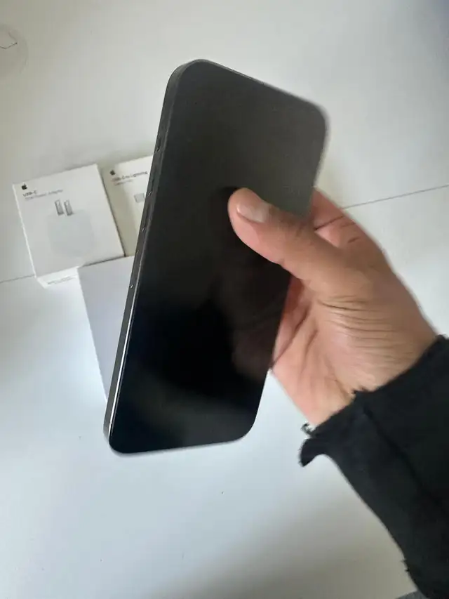 iPhone 13 Pro Max 256GB AirPods & Fast Charger - Photo 4