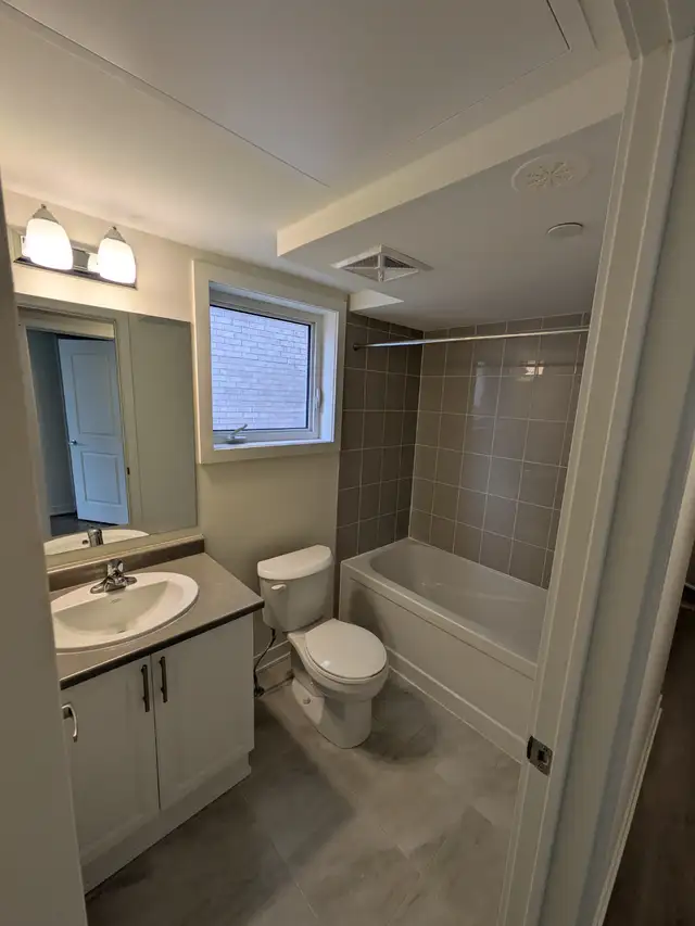 Pickering 2 Bed/2.5Bath Stacked/Townhouse for Rent Brock Road an - Photo 7