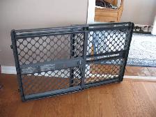 Retractable Baby Gate , LIKE NEW
