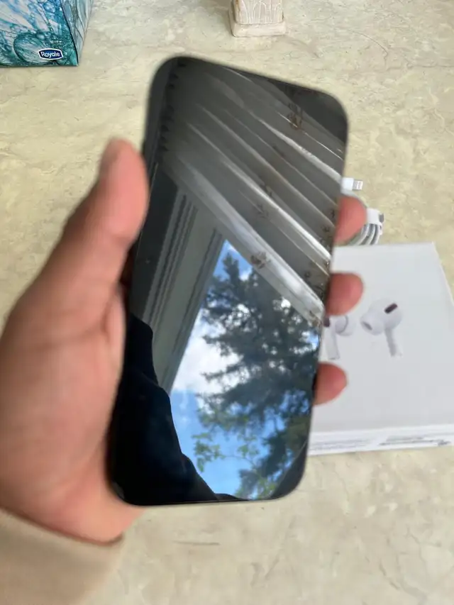 iPhone 14 Pro 256gb Airpods pkg/Delivery - Photo 4