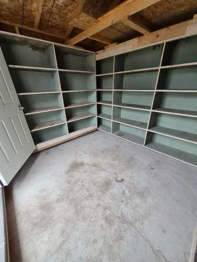 1057 oak Kingsville  3 bedroom house 3 bay garage / car hoist - Photo 8