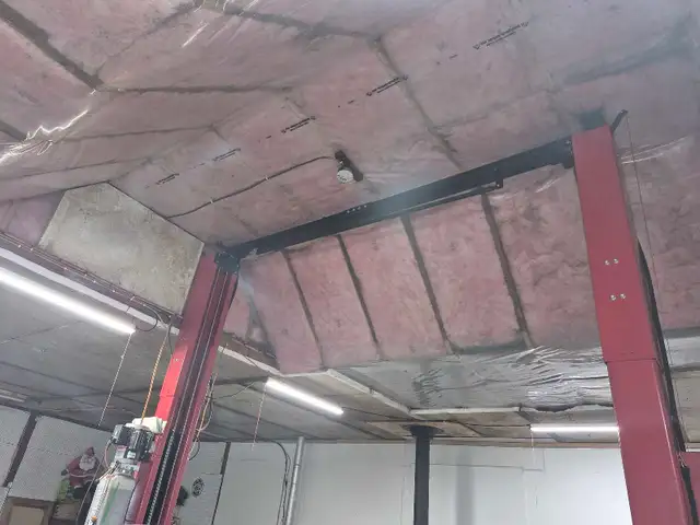 1057 oak Kingsville  3 bedroom house 3 bay garage / car hoist - Photo 9