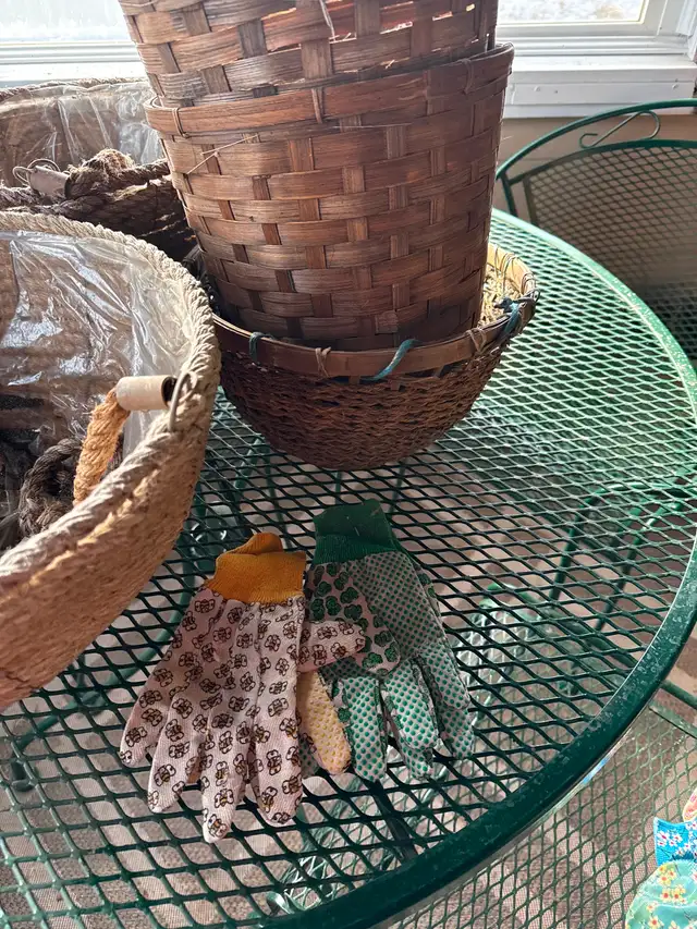 Gardening baskets and pots - Photo 2