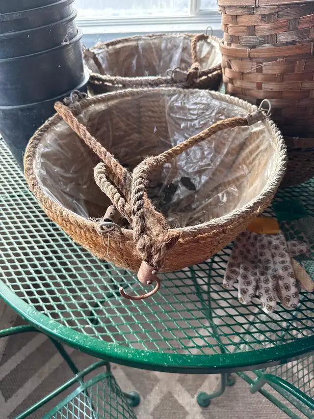 Gardening baskets and pots - Photo 3