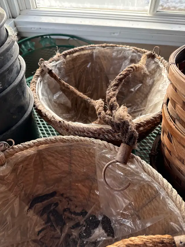 Gardening baskets and pots - Photo 4