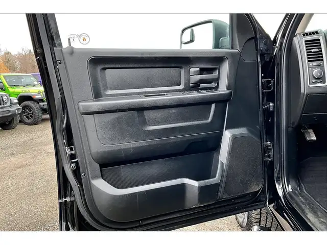 2022 Ram 1500 Classic Night Edition Crew V8 | Liner Steps | 4X4 - Photo 18