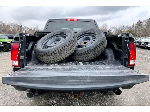 2022 Ram 1500 Classic Night Edition Crew V8 | Liner Steps | 4X4 - Photo 28