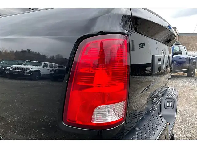 2022 Ram 1500 Classic Night Edition Crew V8 | Liner Steps | 4X4 - Photo 31