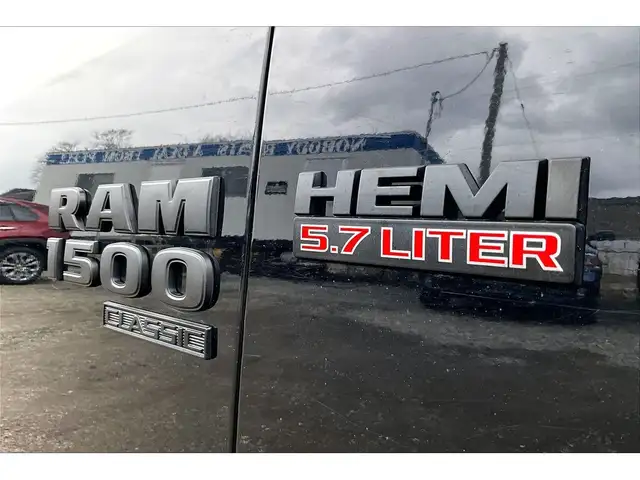 2022 Ram 1500 Classic Night Edition Crew V8 | Liner Steps | 4X4 - Photo 32