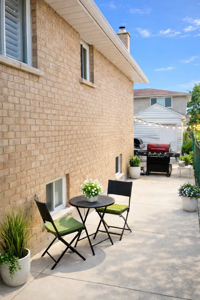 Large 2 Bedroom in HIGHLY-DESIRED Neighborhood! - Photo 10