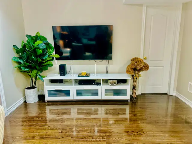 Basement apartment for rent -Very spacious & bright, large windo - Photo 2