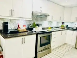 Basement apartment for rent -Very spacious & bright, large windo - Photo 5