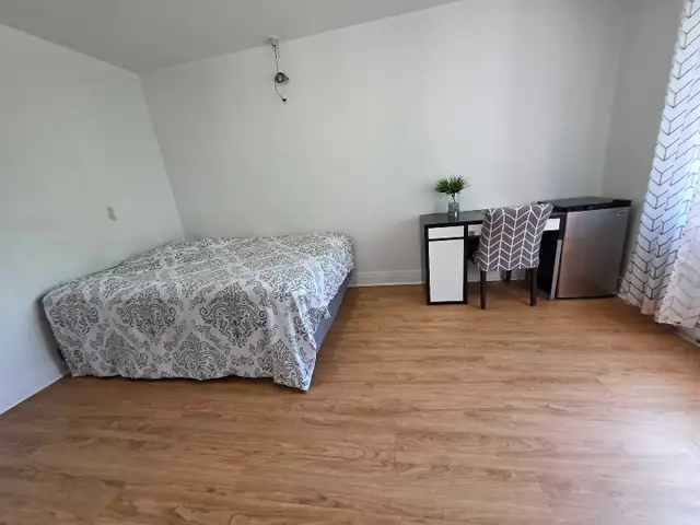 ROOM RENTALS/FURNISHED BEDROOMS FOR RENT/CHAMBRE MEUBLÉE A LOUER - Photo 6