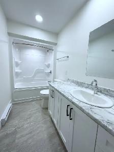 2Beds Den/2Baths Corner Unit w/Balcony! Available Aug 1 - Photo 5