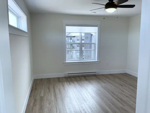 2Beds Den/2Baths Corner Unit w/Balcony! Available Aug 1 - Photo 11