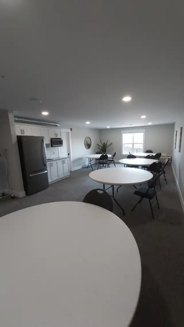2Beds Den/2Baths Corner Unit w/Balcony! Available Aug 1 - Photo 16